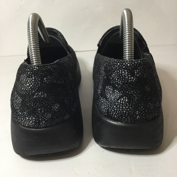 Dansko Women’s Professional Winona Metallic Floral Slip Resistant Clogs Size 40 - Picture 3 of 7